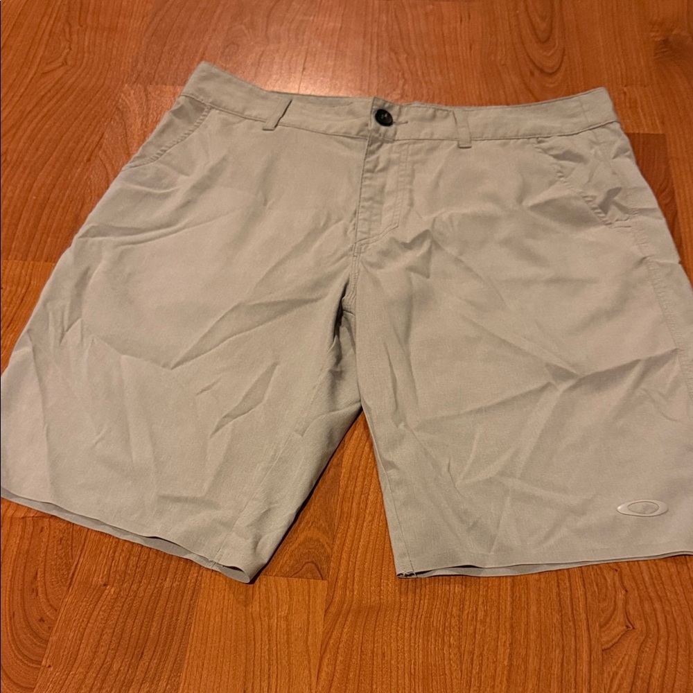 Oakley Men's Light Tan Flat Front Shorts